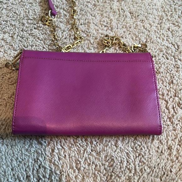 Tory Burch-Robinson wallet on chain. - Picture 7 of 10